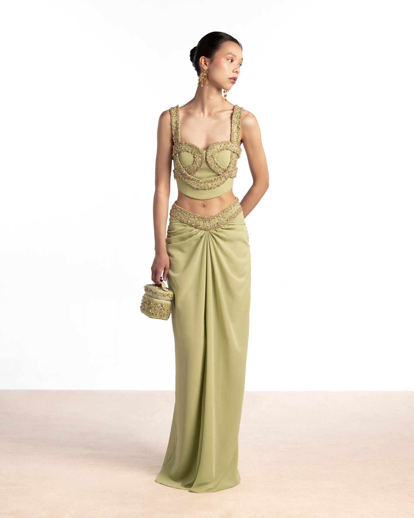 LOOK 19