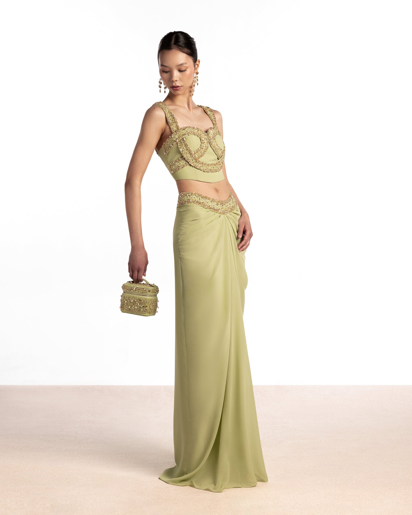 LOOK 19